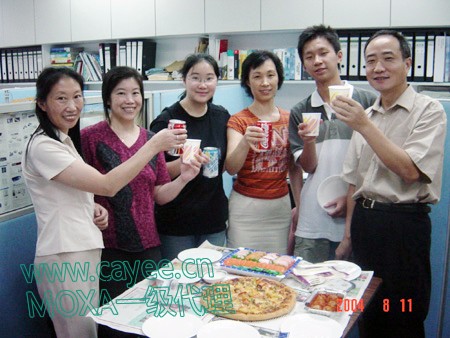 公司發(fā)放獎學(xué)金，鼓勵員工子女奮發(fā)讀書